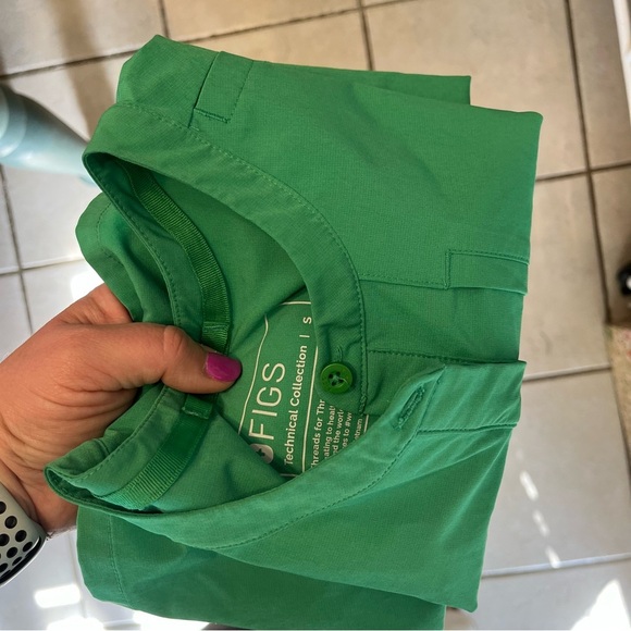 Figs scrub top technical collection size small PO#2538 green Kelly green - Picture 9 of 9
